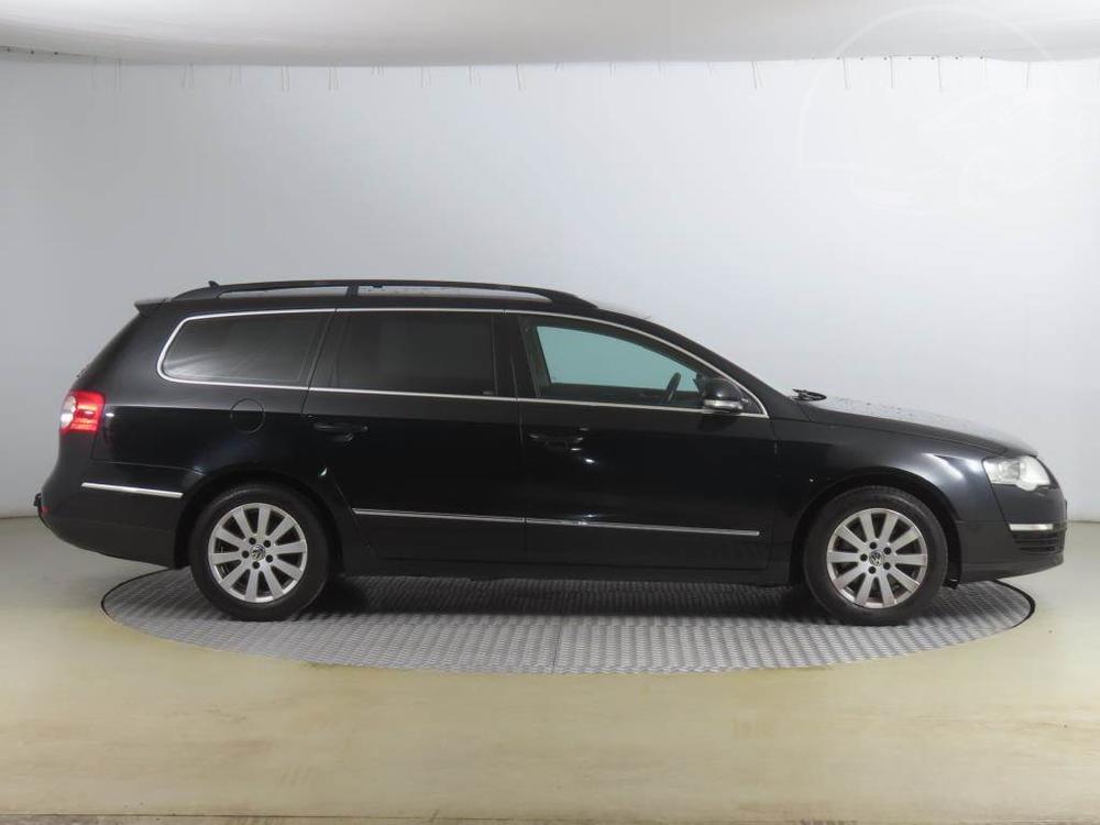 Volkswagen Passat 2.0 TDI, NOV CENA, Xenony