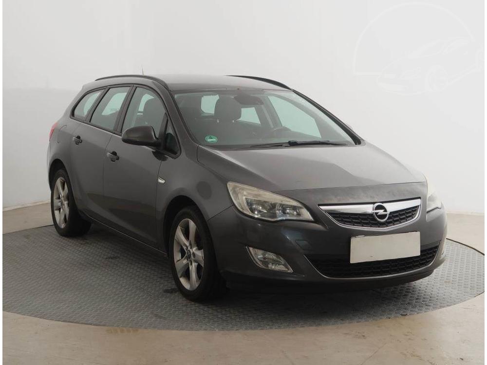 Prodm Opel Astra 1.7 CDTI, rezervace