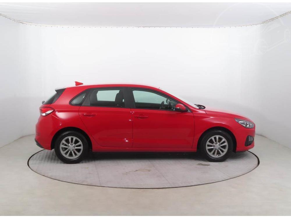 Hyundai i30 1.5 DPI, R,1.maj, Serv.kniha