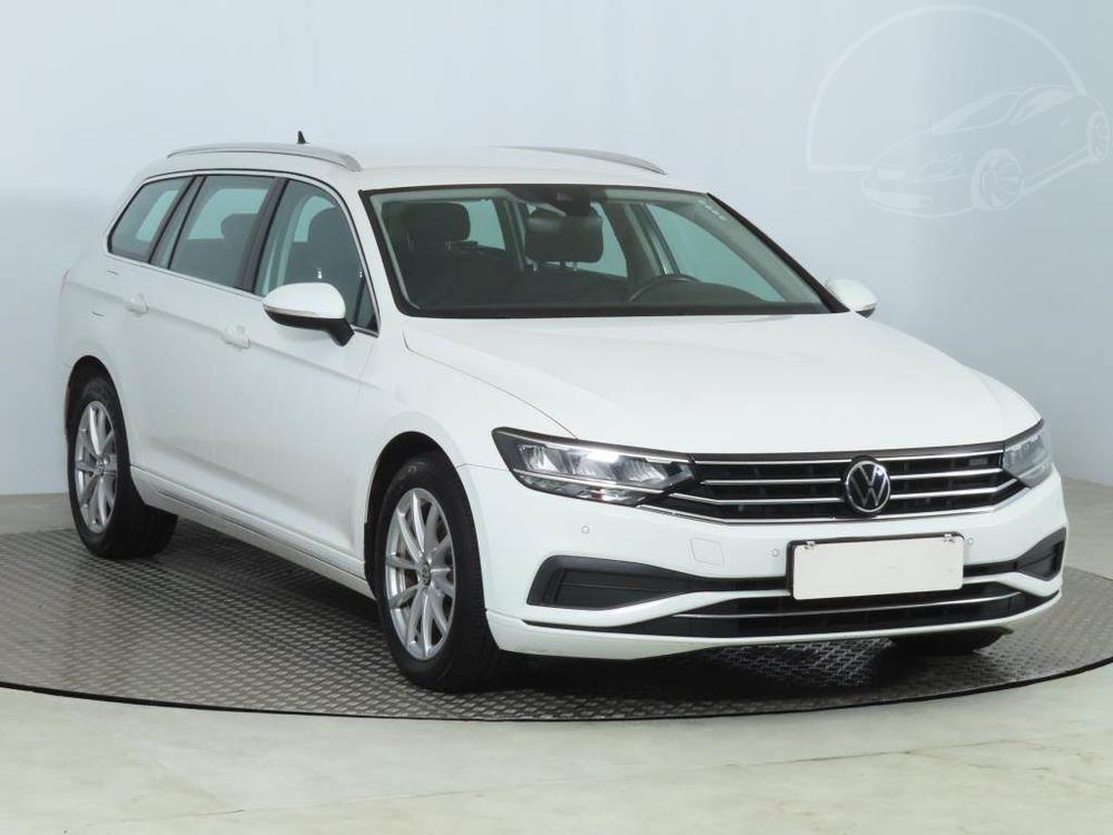 Volkswagen Passat 1.5 TSI, ČR,2.maj, Serv.kniha