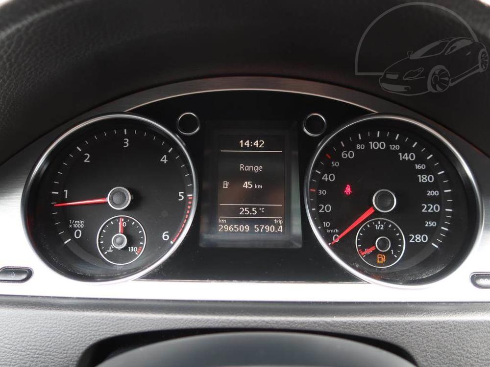 Volkswagen Passat 2.0 TDI, Navi, Xenony