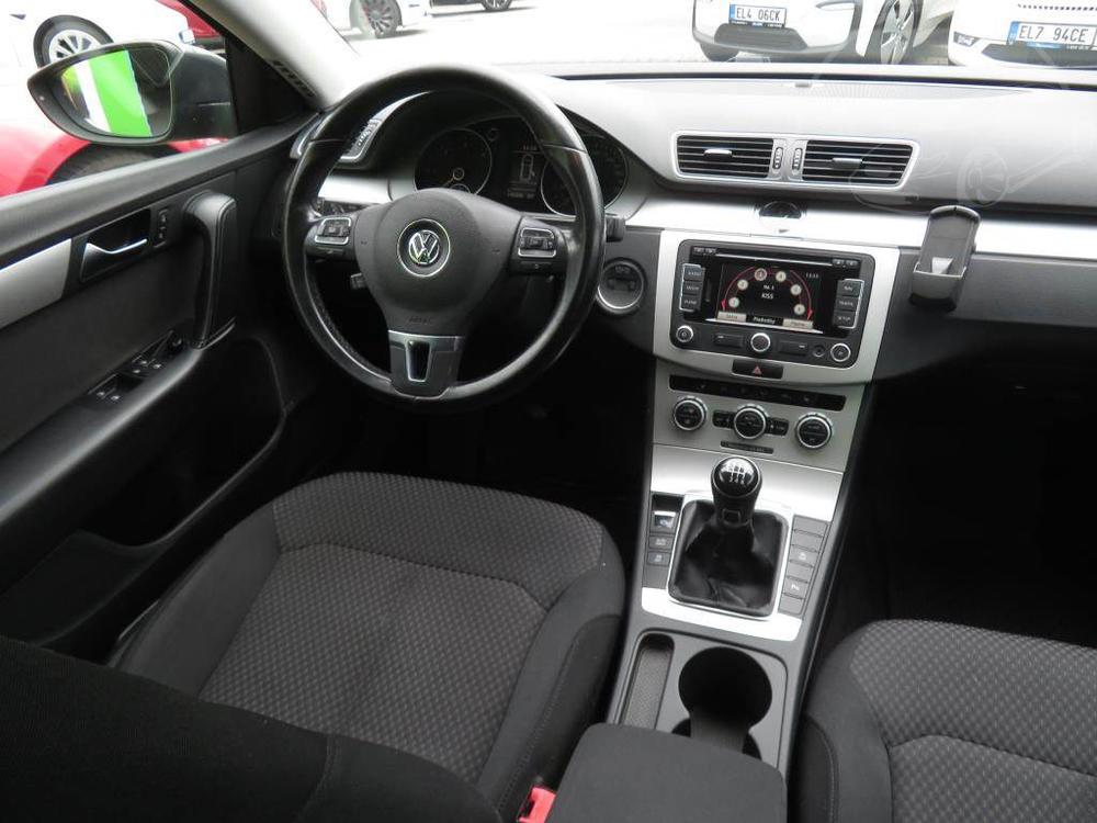 Volkswagen Passat 2.0 TDI, Serv.kniha, Navi