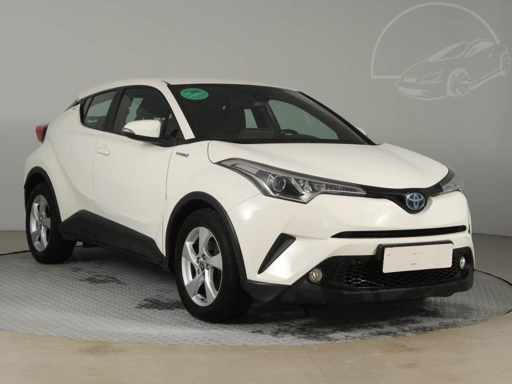 Toyota C-HR 1.8 Hybrid, Automat, ČR,1.maj