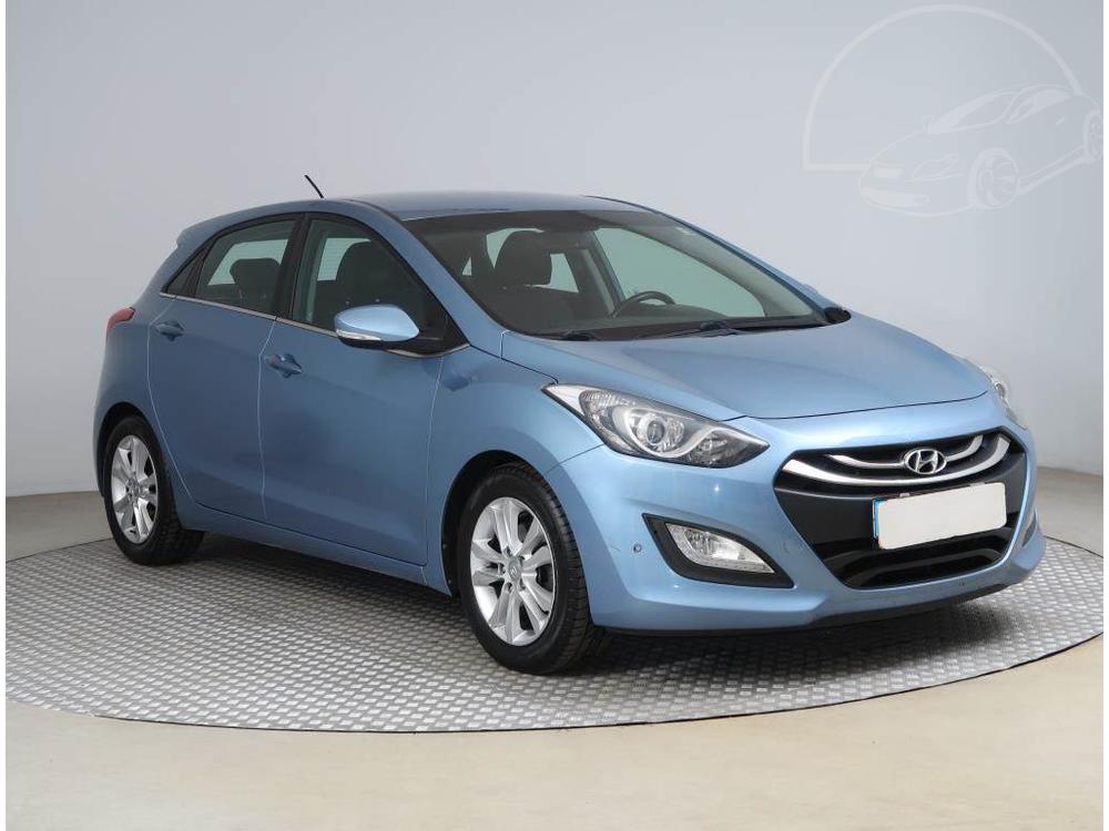 Hyundai i30 1.6 MPI, Trikolor, ČR,2.maj