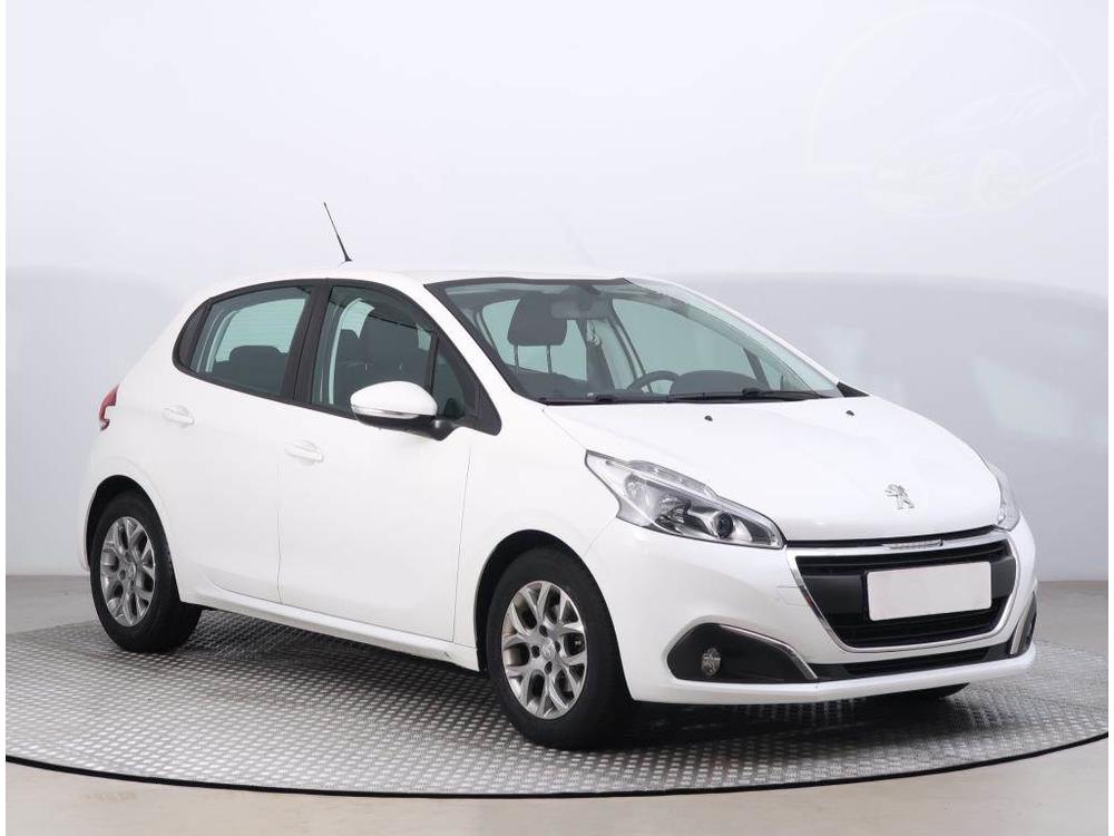 Peugeot 208 1.2 PureTech, ČR,1.maj