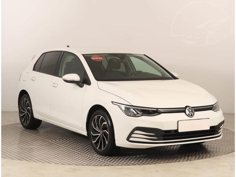 Volkswagen Golf 1.5 TSI, Life, ČR,1.maj