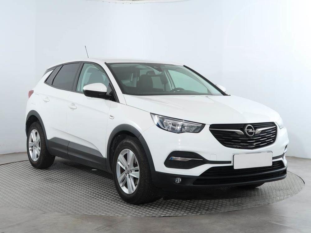 Opel Grandland X 1.2 Turbo, ČR,1.maj