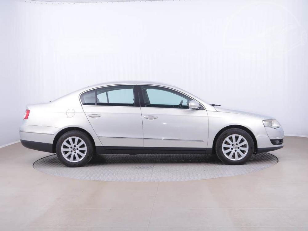 Volkswagen Passat 2.0 TDI, Serv.kniha, Xenony