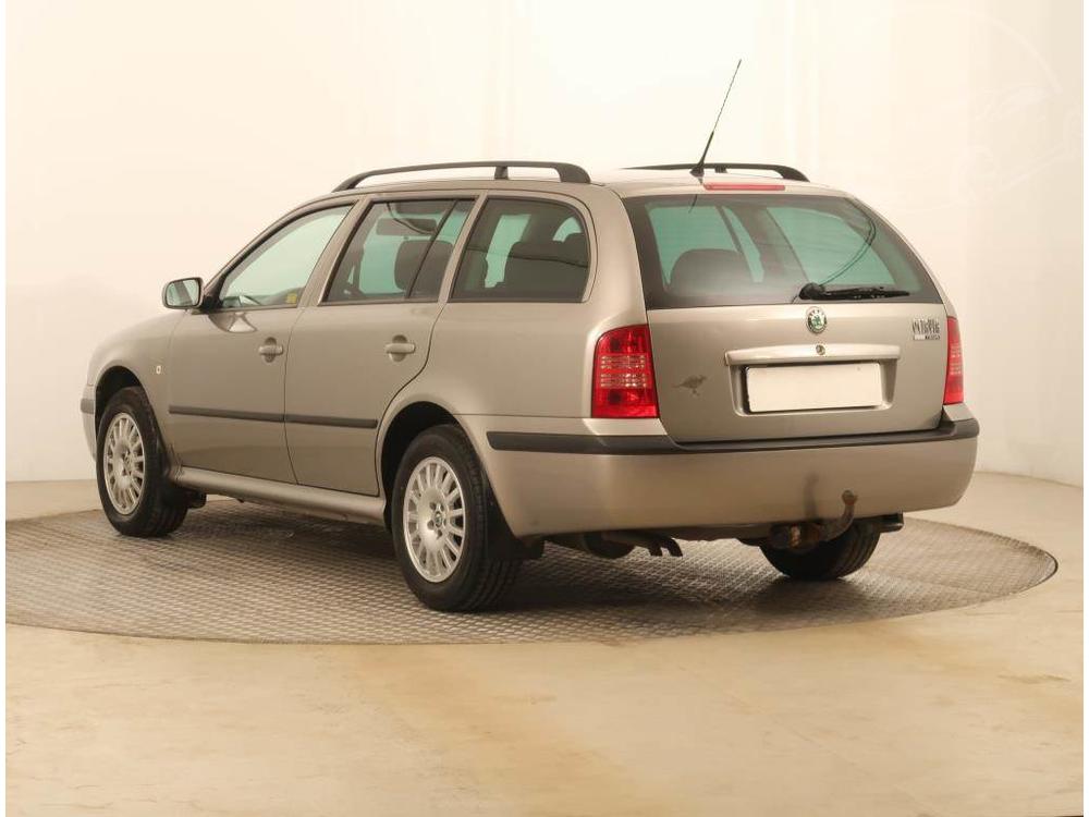 koda Octavia 1.6, R,2.maj, Serv.kniha