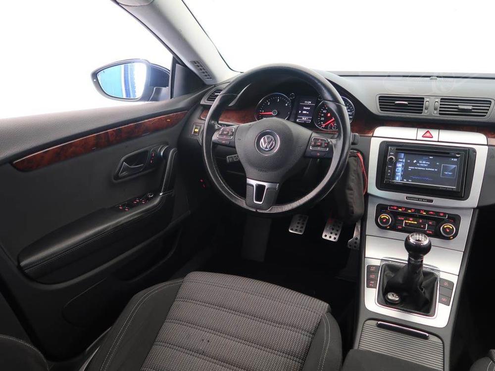 Volkswagen Passat 2.0 TDI, NOV CENA, Xenony