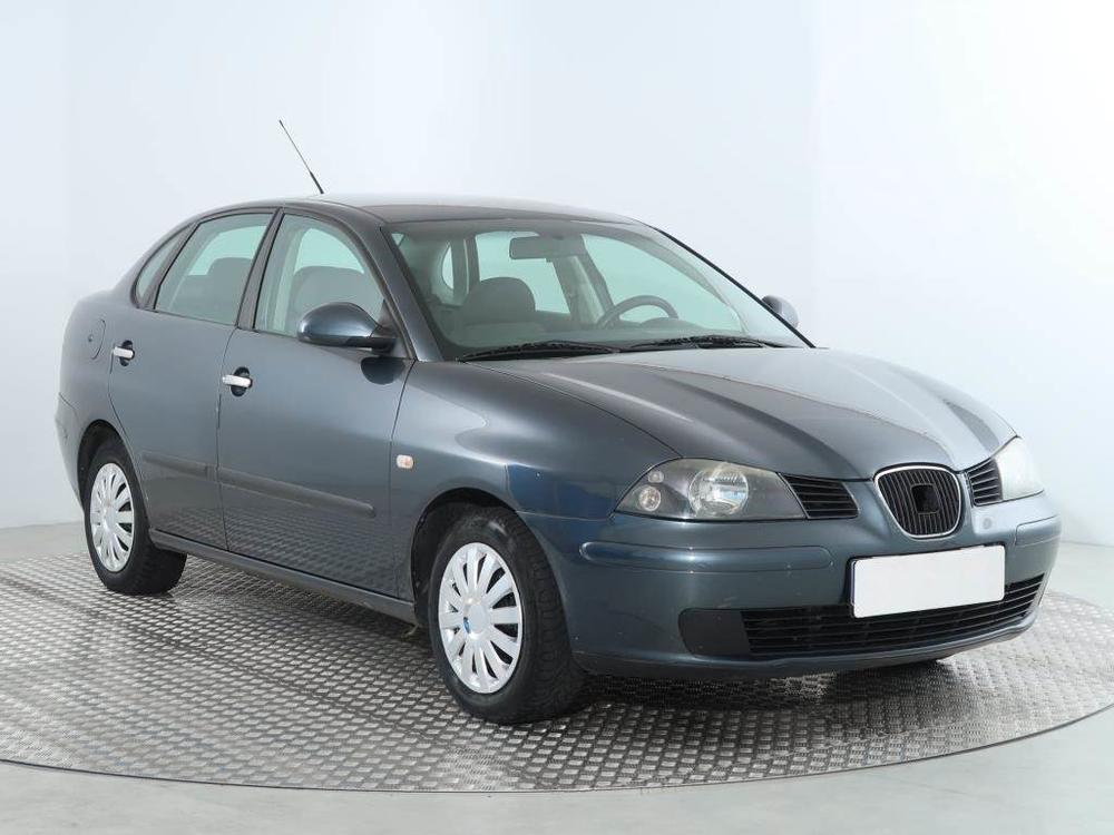 Prodm Seat Cordoba 1.4 16V, Klima, za dobrou cenu