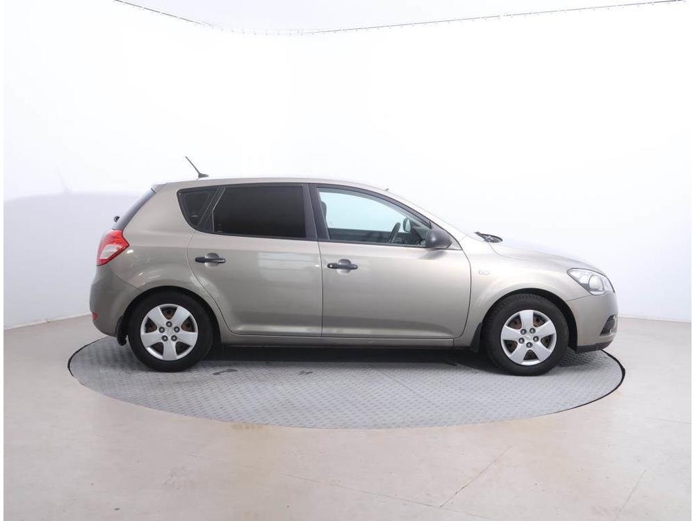 Kia Ceed 1.4 CVVT, R,1.maj, Serv.kniha