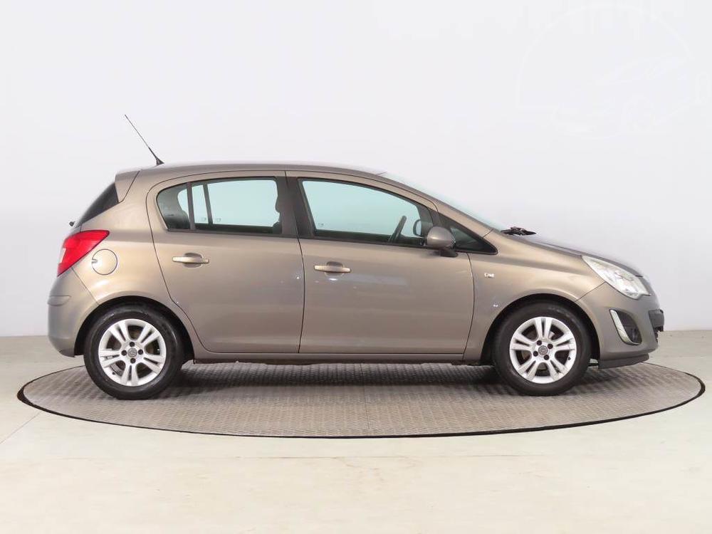 Opel Corsa 1.2, Klima, Tempomat, El. okna