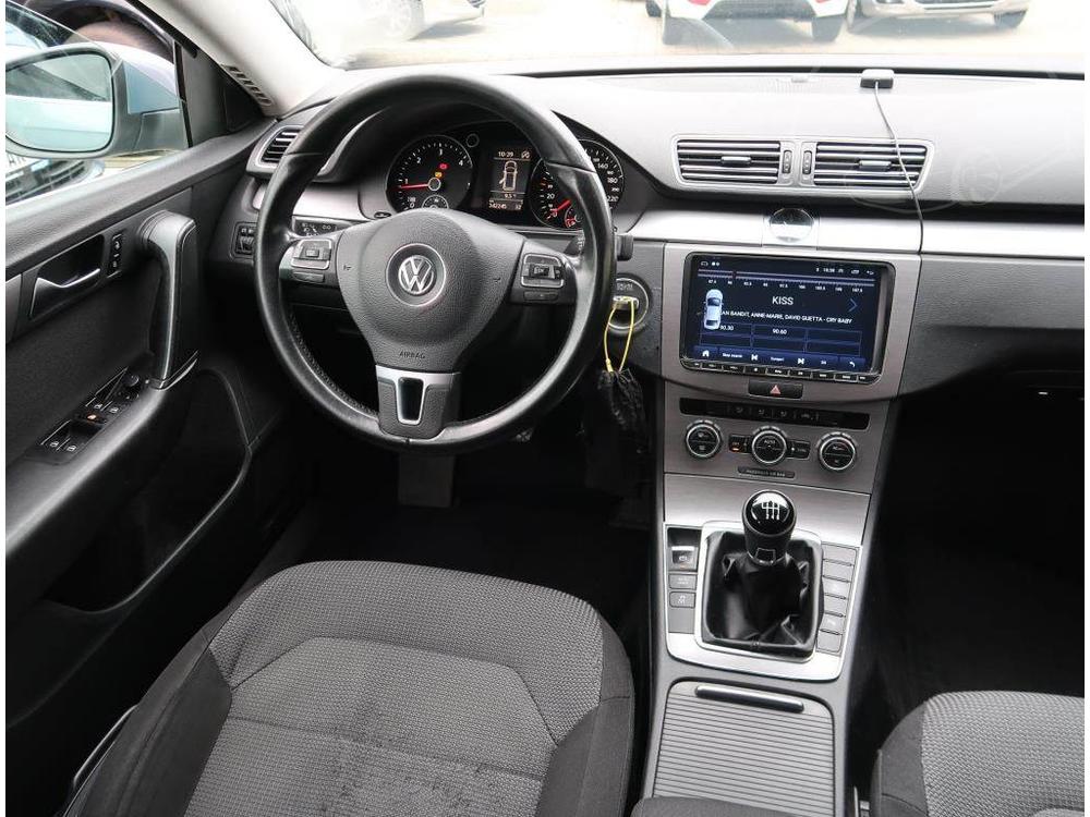 Volkswagen Passat 1.6 TDI, Automatick klima