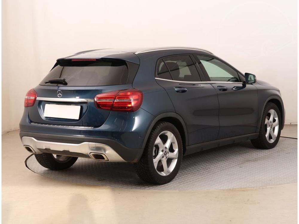 Mercedes-Benz GLA  180, NOV CENA, R,2.maj