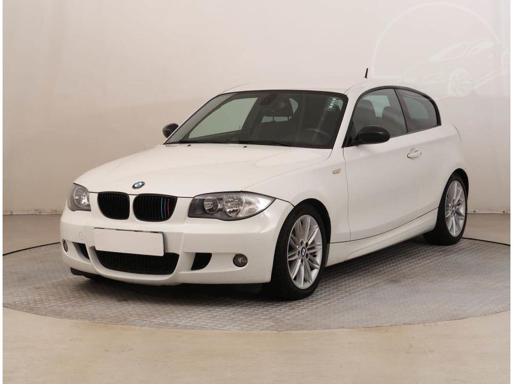 BMW 120 120i, Koen sedaky