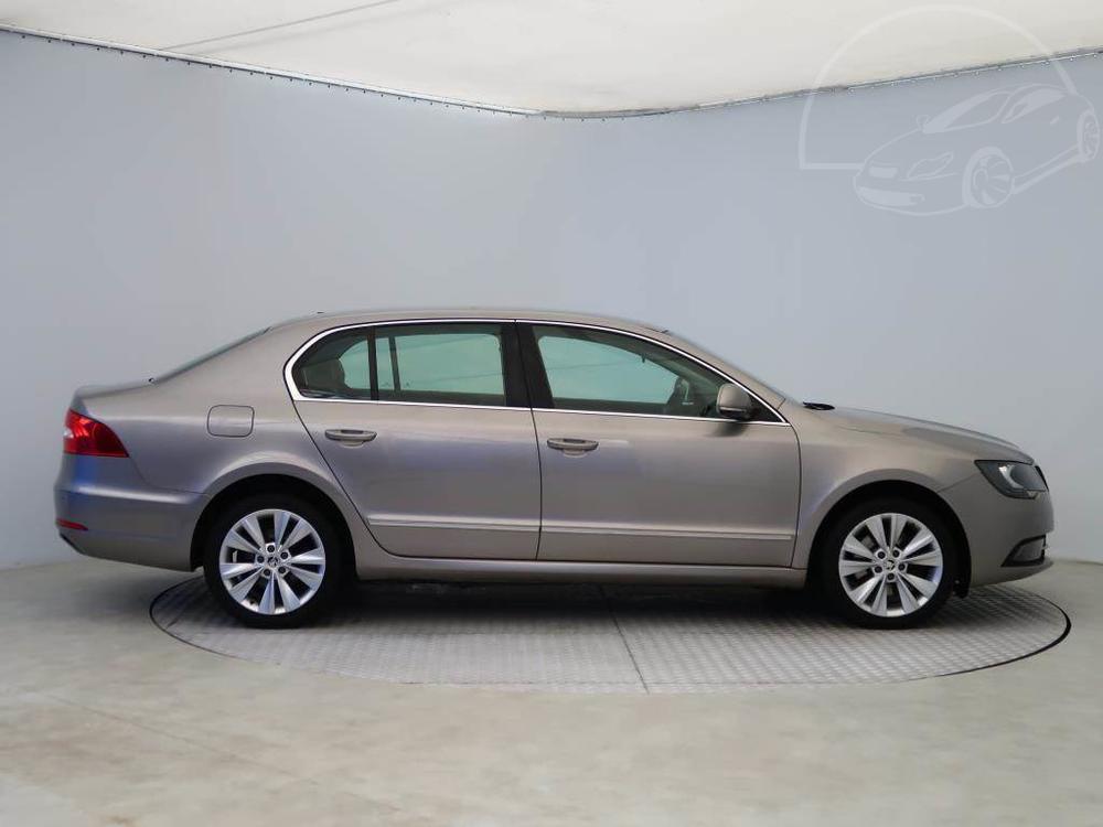 koda Superb 2.0 TDI, Elegance, Serv.kniha