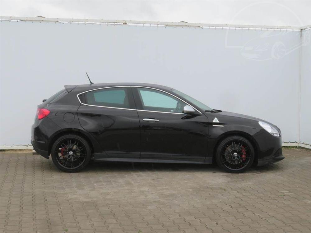 Alfa Romeo Giulietta 1.75 TBi, Serv.kniha