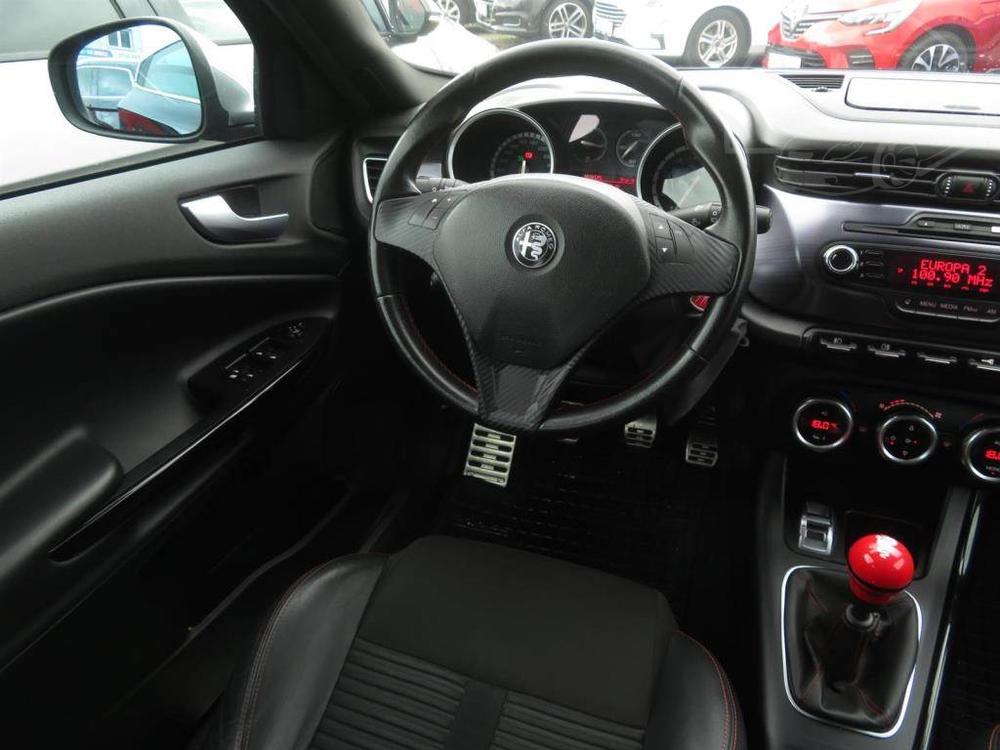 Alfa Romeo Giulietta 1.75 TBi, Serv.kniha