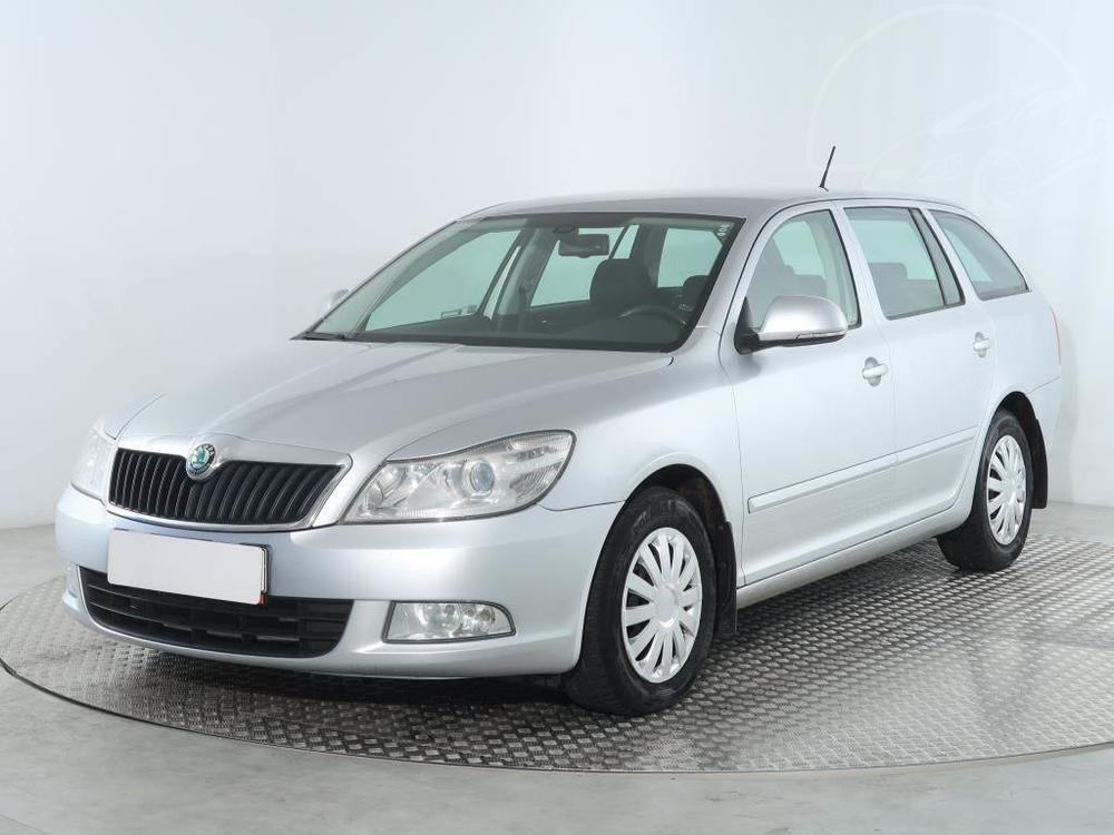 koda Octavia 1.6 TDI, Xenony, Klima