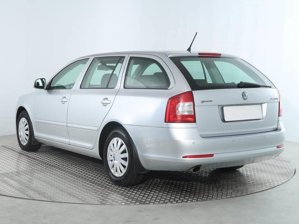 koda Octavia 1.6 TDI, Xenony, Klima