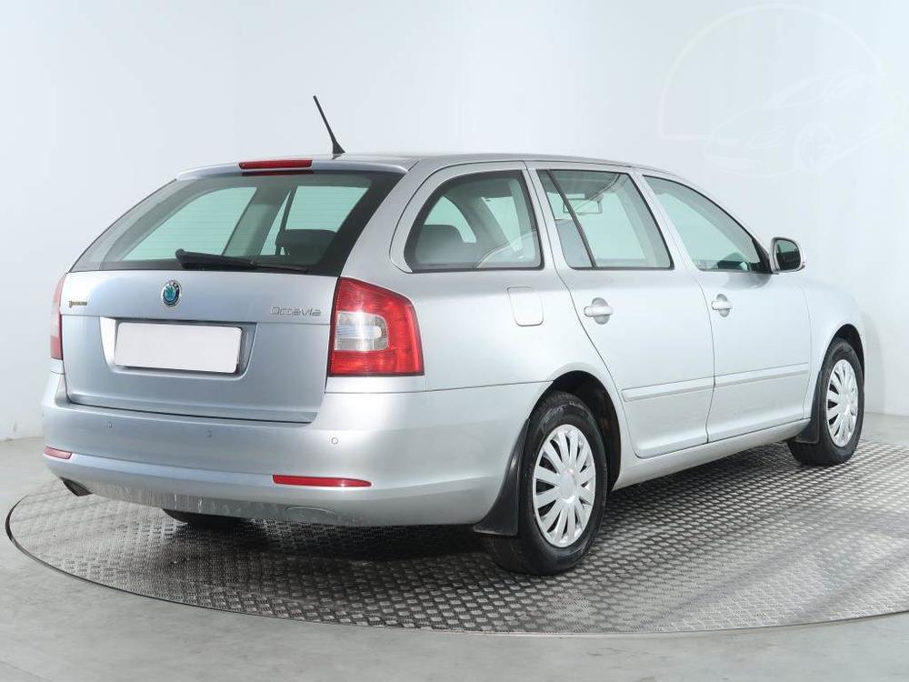 koda Octavia 1.6 TDI, Xenony, Klima