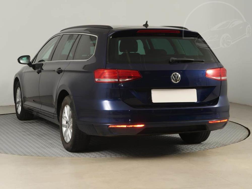 Volkswagen Passat 2.0 TDI, Serv.kniha, Navi