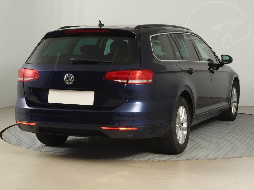 Volkswagen Passat 2.0 TDI, Serv.kniha, Navi