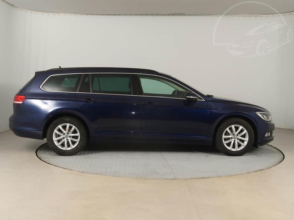 Volkswagen Passat 2.0 TDI, Serv.kniha, Navi