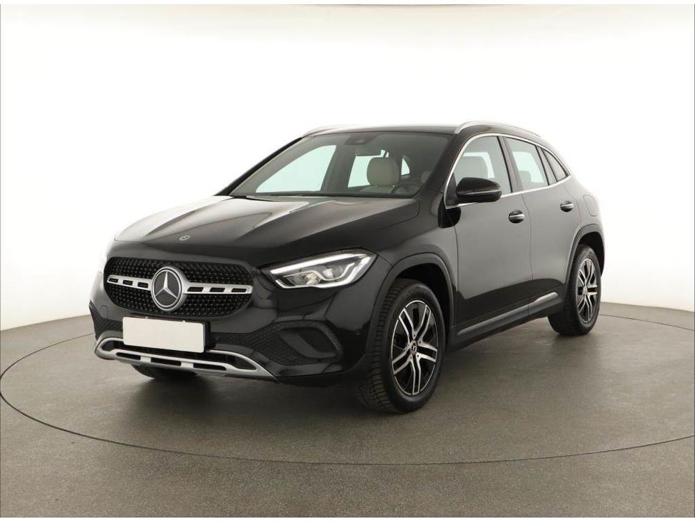 Mercedes-Benz GLA  200, NOV CENA, Automat, R