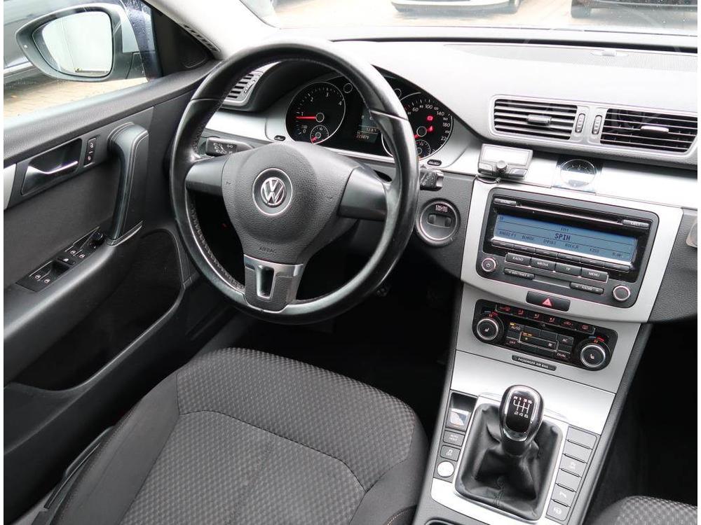 Volkswagen Passat 1.6 TDI, Automatick klima