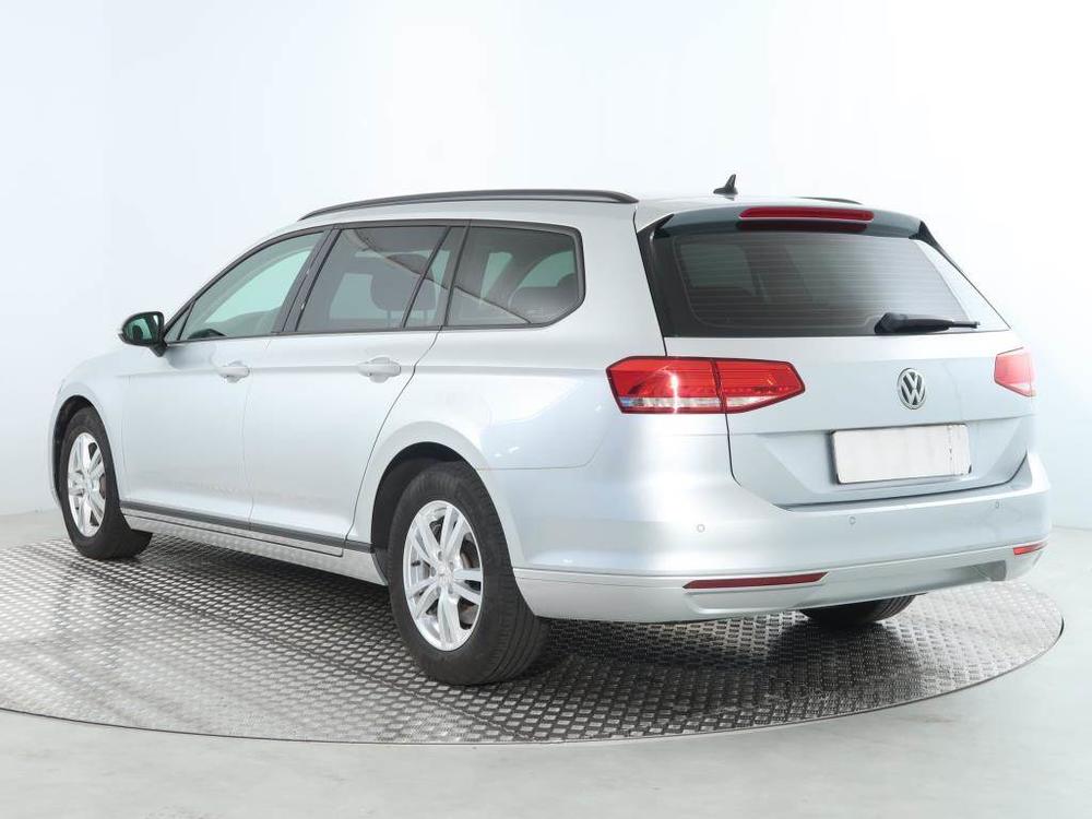 Volkswagen Passat 2.0 TDI, Serv.kniha, Navi