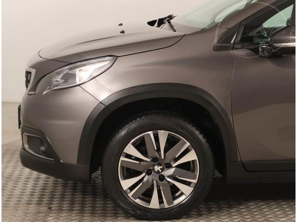 Peugeot 2008 1.2 PureTech, Allure, Automat