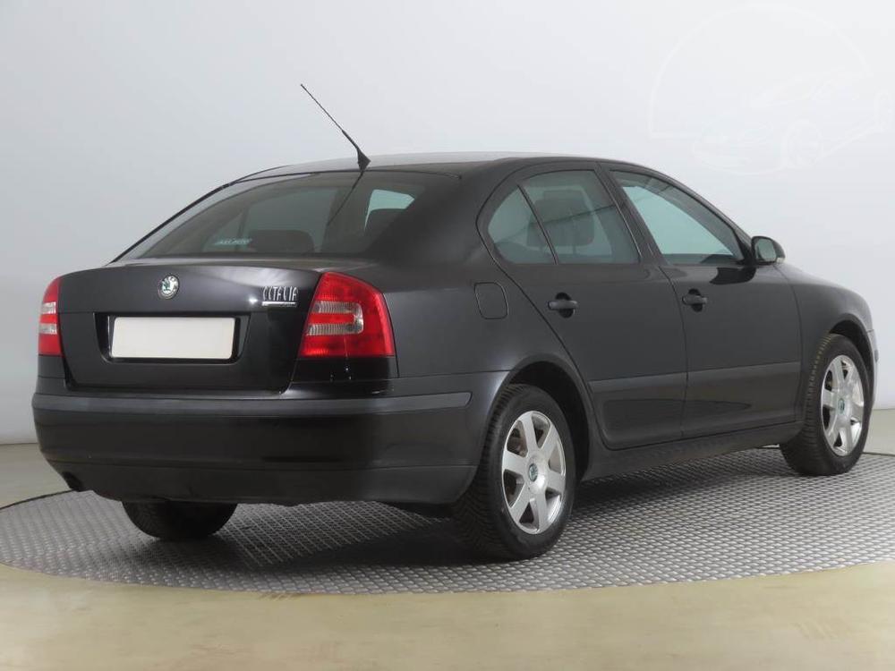 koda Octavia 1.6, R,2.maj, Serv.kniha