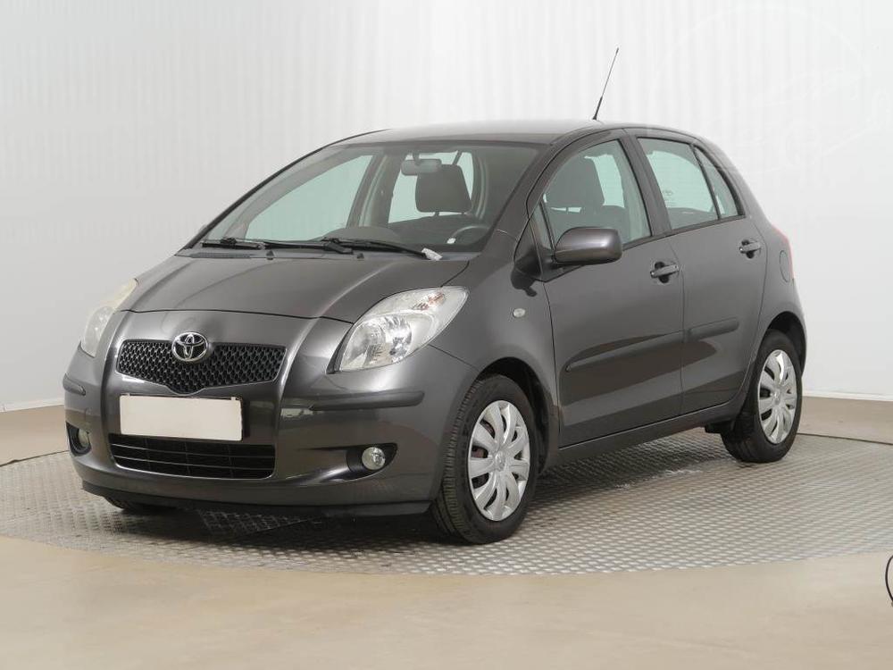 Toyota Yaris 1.3, R,1.maj, Serv.kniha