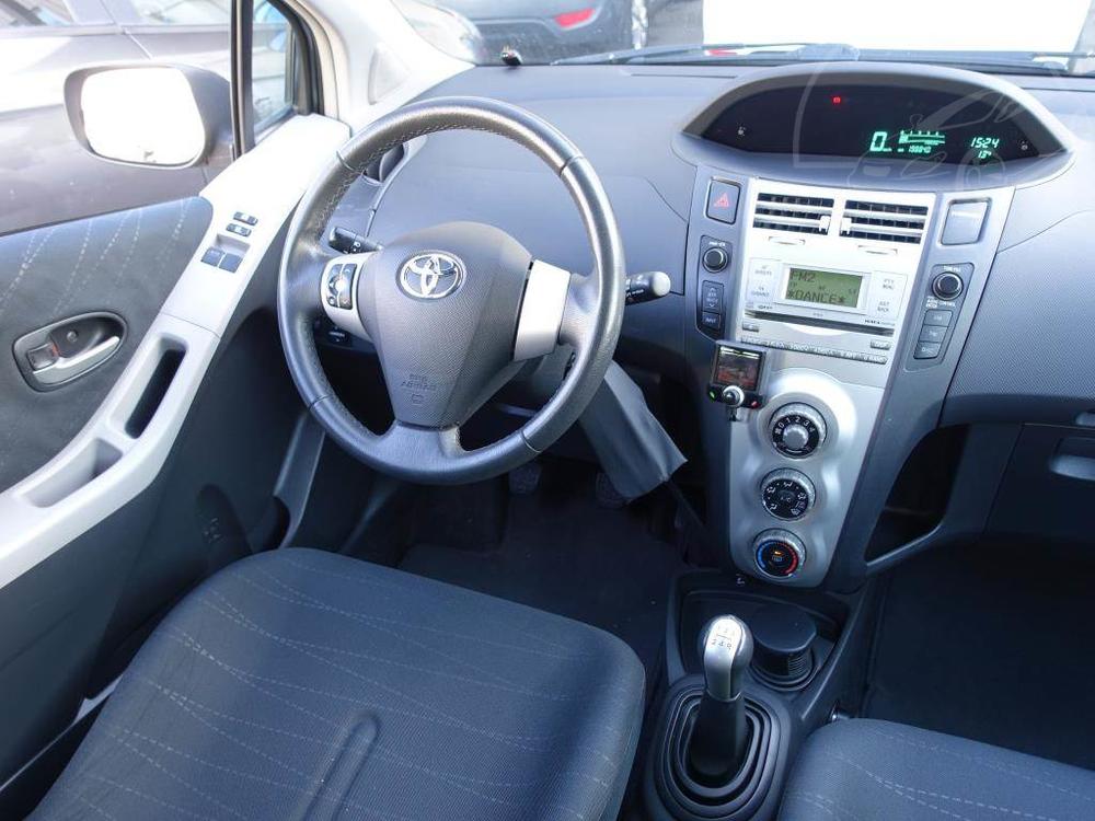 Toyota Yaris 1.3, R,1.maj, Serv.kniha