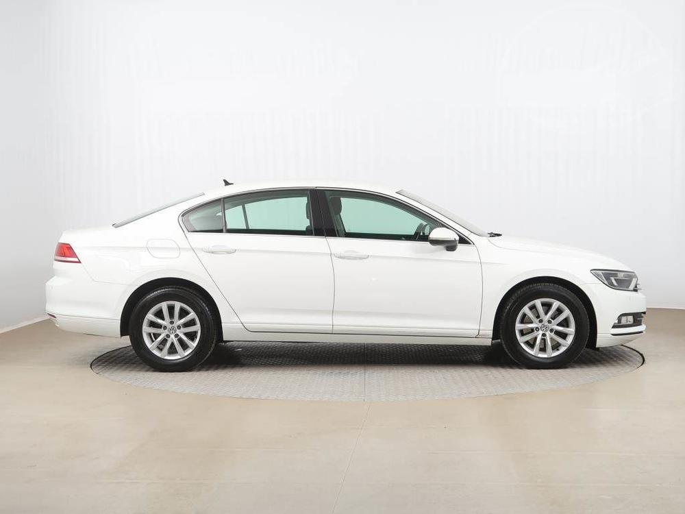 Volkswagen Passat 2.0 TDI, NOV CENA, Automat