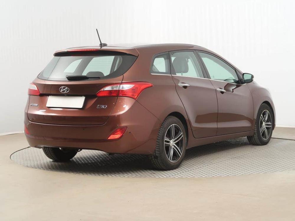 Hyundai i30 1.6 CRDi, Navi, Koen sedaky