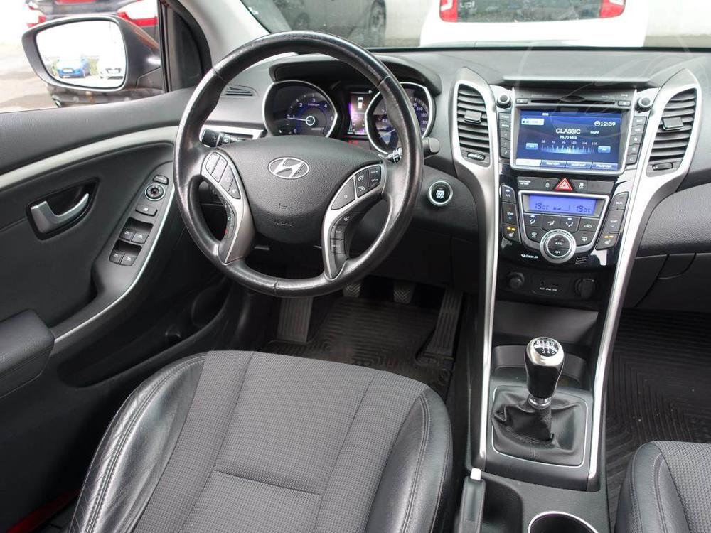 Hyundai i30 1.6 CRDi, Navi, Koen sedaky