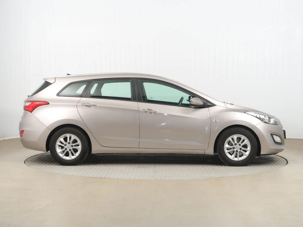 Hyundai i30 1.6 MPI, R,2.maj, Serv.kniha