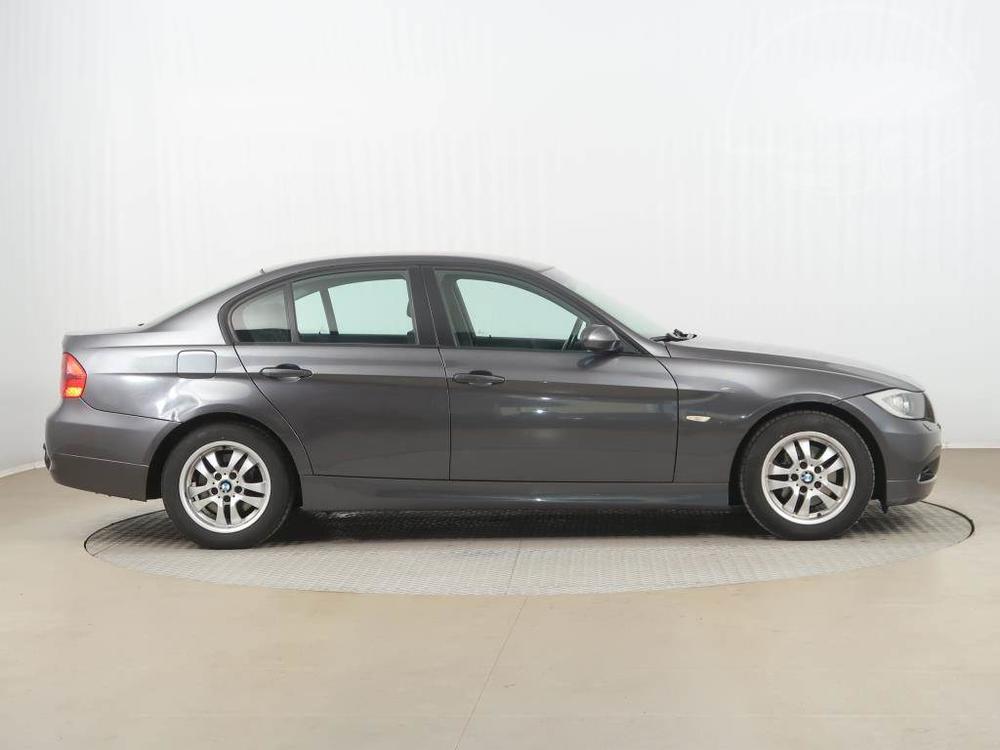 BMW 320 320 d, Xenony