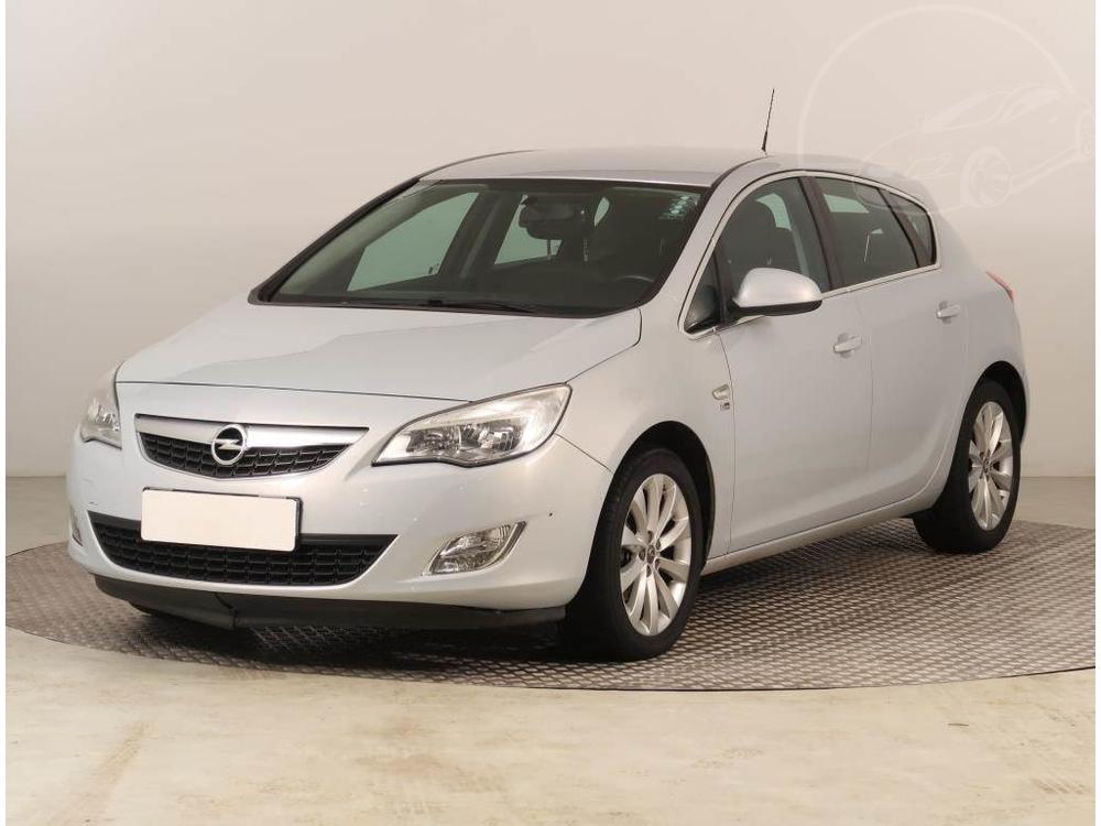 Opel Astra 1.4 T, R,2.maj, Serv.kniha