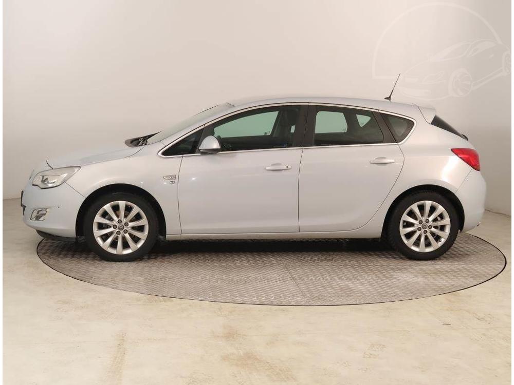 Opel Astra 1.4 T, R,2.maj, Serv.kniha