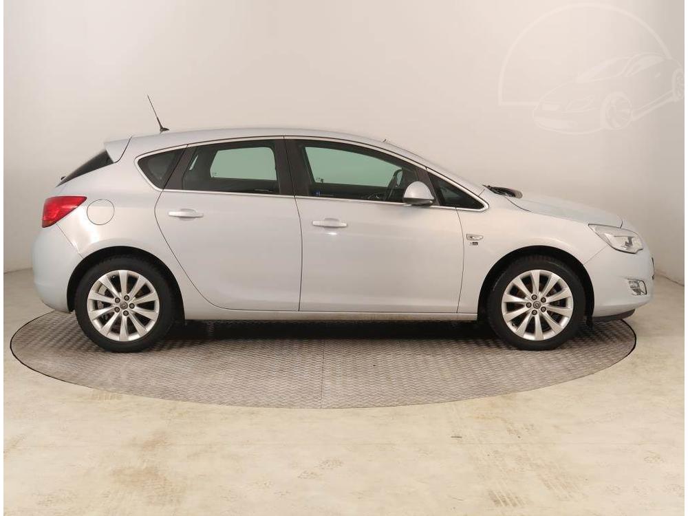 Opel Astra 1.4 T, R,2.maj, Serv.kniha