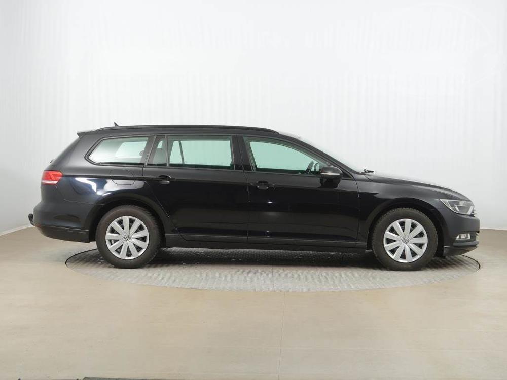 Volkswagen Passat 1.6 TDI, Serv.kniha, Navi