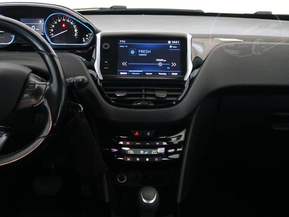 Peugeot 2008 1.2 PureTech, Automat, R