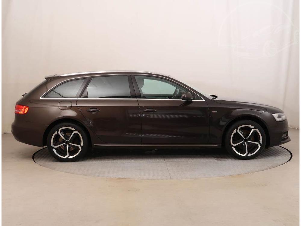 Audi A4 2.0 TDI, Serv.kniha, Xenony