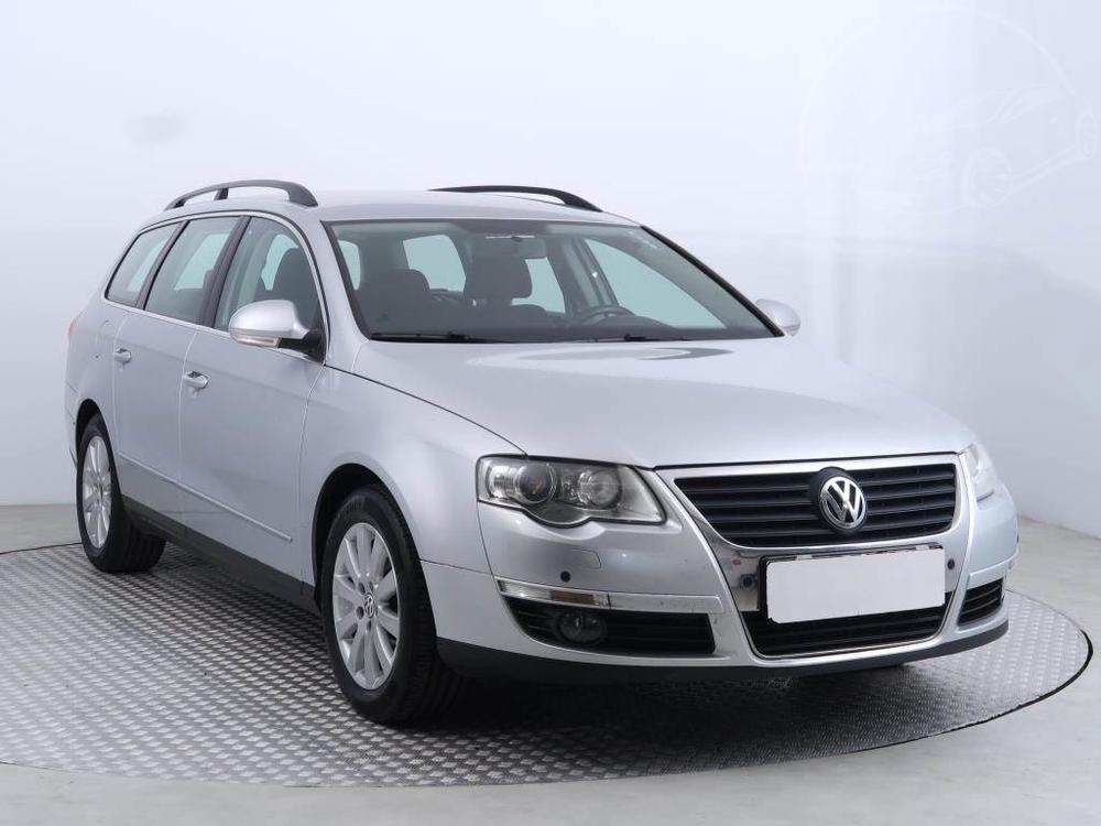 Prodm Volkswagen Passat 1.8 TSI, Automatick klima