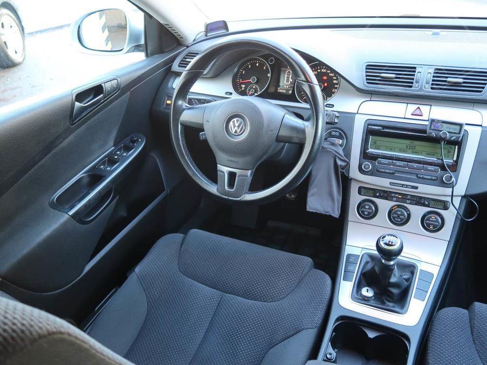 Volkswagen Passat 1.8 TSI, Automatick klima