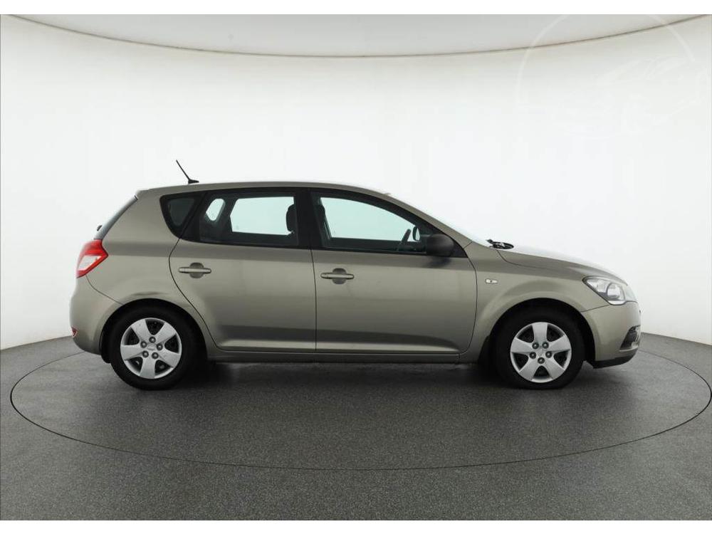 Kia Ceed 1.4 CVVT, Klima, El. okna